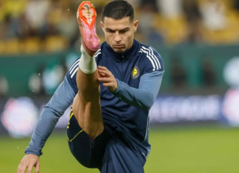 Cristiano calentando en la previa de un partido con Al-Nassr. FOTO: AFP