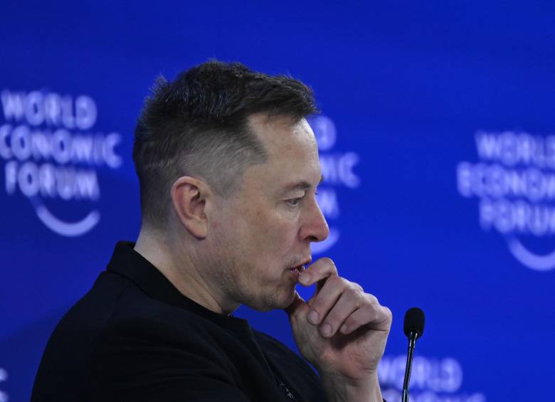 Musk admite que la firma “no se construyó bien la primera vez” y anuncia una campaña de contratación para refundarla. FOTO AFP