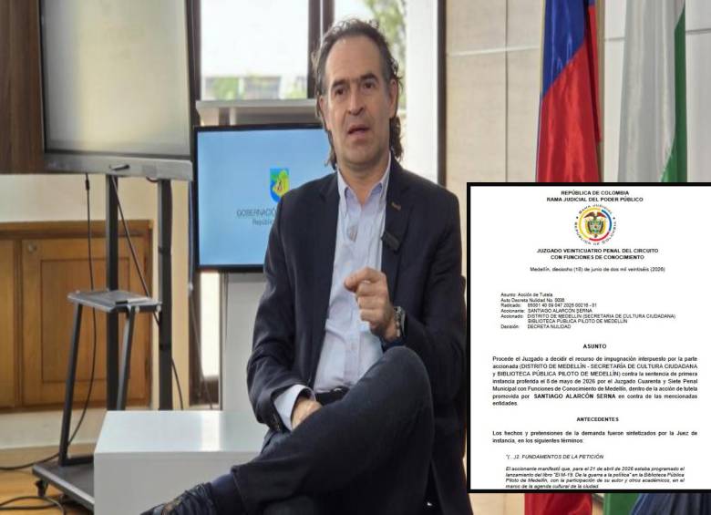 Adelante, la decisión judicial. Atrás, el alcalde de Medellín Federico Gutiérrez. Foto: Sebastián Carvajal.