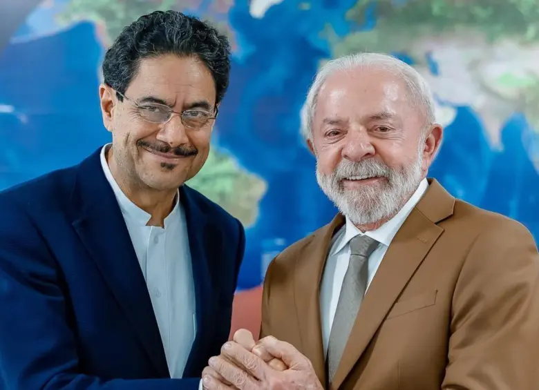 Cepeda estuvo con el primer mandatario brasileño en Brasilia. Foto: X @IvanCepedaCast