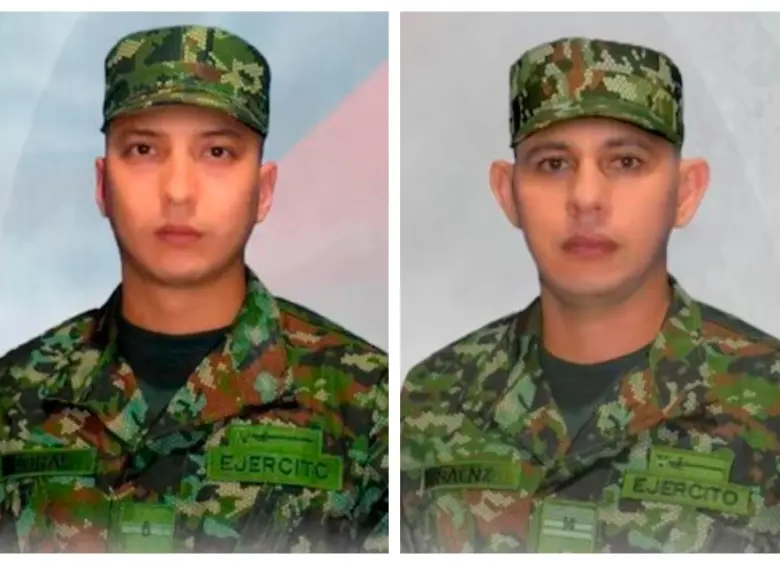 Los uniformados retenidos eran Julián Reinel Sáenz (derecha) y Yimer Andrés Coral Gómez (izquierda), ambos soldados profesionales. FOTO: ARCHIVO PARTICULAR
