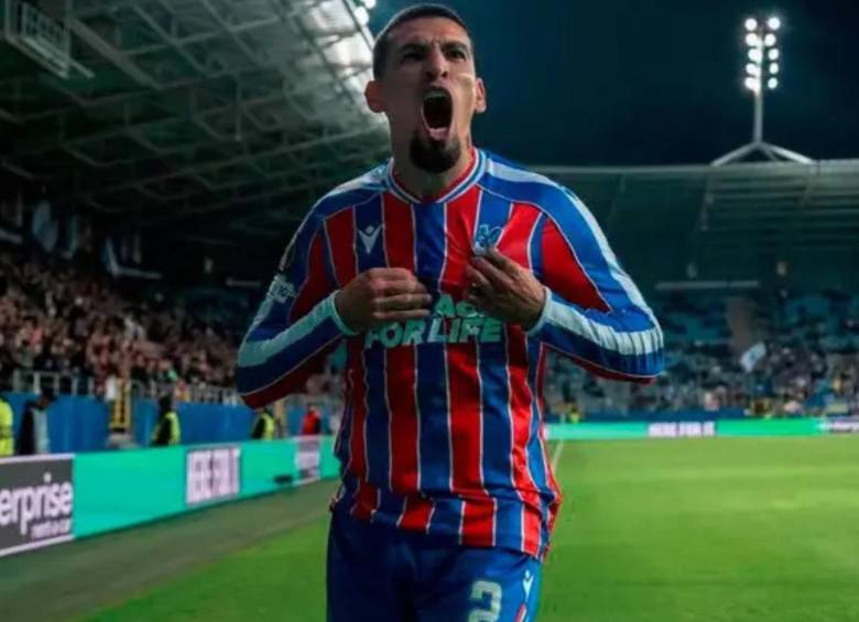 Daniel Muñoz fue intervenido con éxito en Londres para solucionar una molestia que arrastraba desde la Copa América y ahora tiene fecha de regreso a las canchas. FOTO: Tomada de redes sociales @CPFC