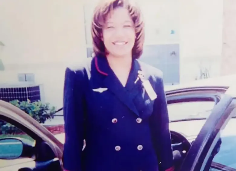 Cee Cee Lyles, auxiliar del vuelo 93 de United Airlines, expolicía de Fort Pierce y madre de Jevon Castrillo. FOTO: Redes sociales video WPTV