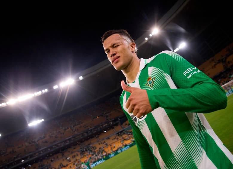 El colombiano Nelson Deossa se destacó por su despliegue físico y capacidad de recuperación en el triunfo del Betis. FOTO: X: REAL BETIS