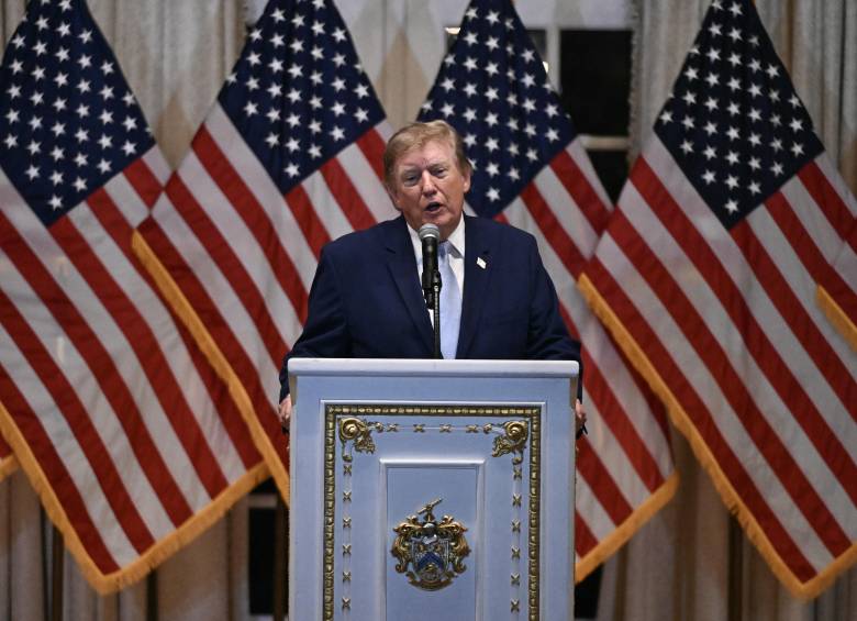 La aprobación de Trump cayó al 33 %, su nivel más bajo, a dos semanas de las elecciones de medio mandato. FOTO: Brendan SMIALOWSKI / AFP