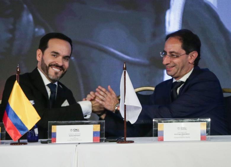 Gobierno De la Espriella arranca con 53 % de aprobación, según encuesta de Atlas Intel y Bloomberg