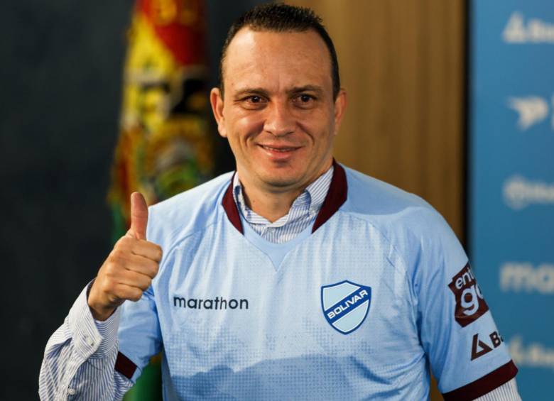 Un mes después de desvincularse de Independiente Medellín, Alejandro Restrepo fue oficializado como el nuevo director técnico del club Bolívar de La Paz, en Bolivia. FOTO: Tomada de redes sociales @Bolivar_Oficial