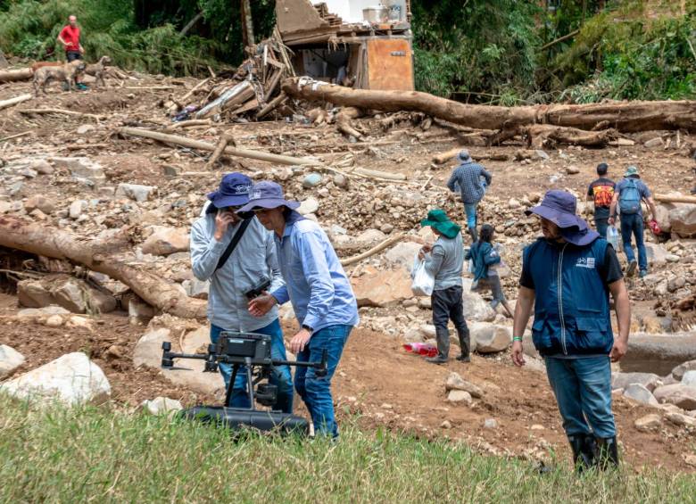 Los aparatos de medición y monitoreo fueron instalados en la cuenca de la quebrada La Tigra y el cerro Bravo. FOTO CORTESÍA