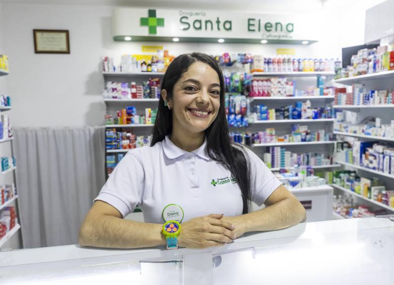 Droguería Santa Elena abrió sus puertas el 18 de julio de 2021 en la calle Bolívar, una empresa que cambió su visión de sí misma y su futuro. FOTO Camilo Suárez