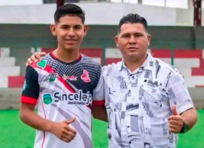 El joven futbolista Joel David López Solano, de 16 años, junto a su padre, Orangel López Vaquero, ambos murieron por inmersión. FOTO: Tomada de redes sociales