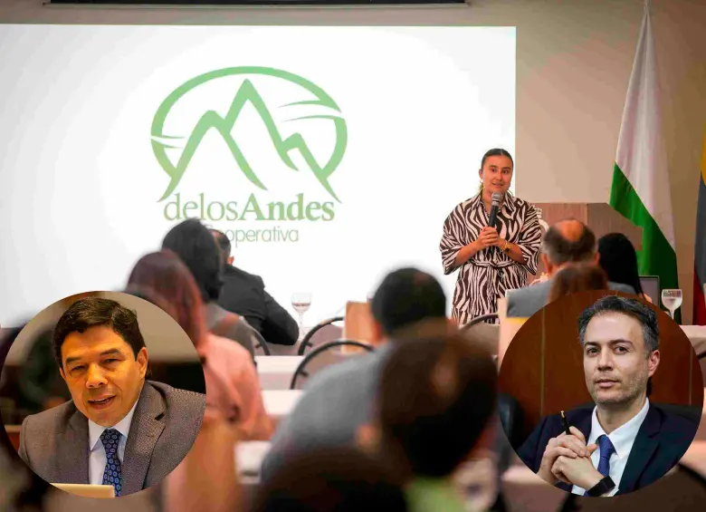 Asamblea en Medellín aprobó, por unanimidad, el acuerdo que permitirá reactivar la Cooperativa de Andes tras cinco años de intervención. Casi 4.000 familias cafeteras esperan que esta reactivación marque el inicio de una recuperación económica en el Suroeste. En los detalles, de derecha a izquierda: Óscar Hurtado y Daniel Quintero. FOTO Cortesía y Colprensa.