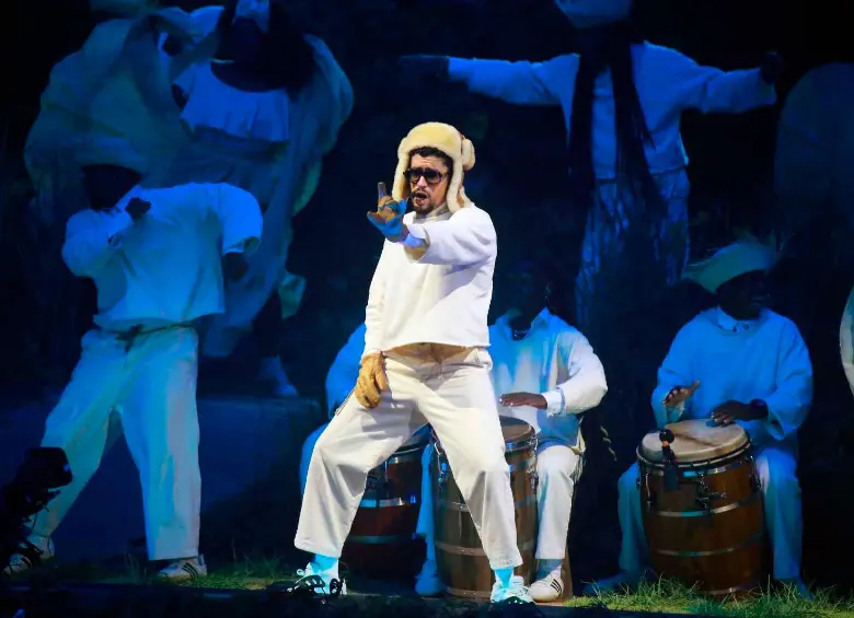 El fenómeno Bad Bunny trascendió los escenarios: su residencia en Puerto Rico no solo reunió a más de 600 mil espectadores, también movió la economía de la isla con récords en turismo, empleos y aumento del PIB. FOTO: GETTY