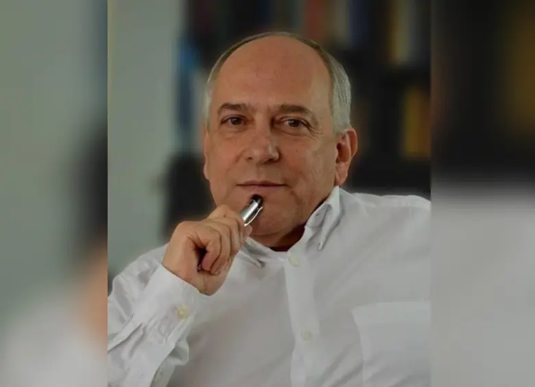 José Obdulio Gaviria se califica así mismo como un “liberal a secas”, desde que publicó el libro Colombia: Asesinato y política, ha mostrado una preocupación por la justificación de la llamada violencia política. FOTO: Cortesía