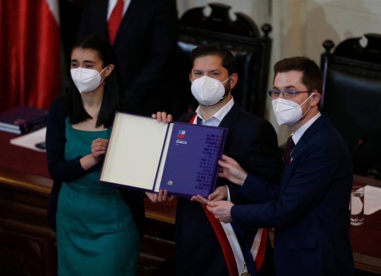 En el evento para recibir el nuevo proyecto de carta magna, el presidente Gabriel Boric les pidió a los chilenos que lo estudien bien para que de manera consciente decidan si la aceptan. FOTO getty