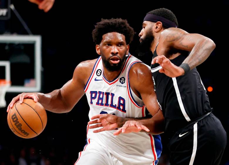 Joel Embiid, de 29 años, se convirtió en el séptimo jugador no estadounidense en ser galardonado como el MVP de la NBA. FOTO Getty