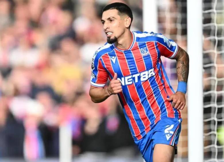 Daniel Muñoz en un partido de Premier League con el Crystal Palace. FOTO: Tomada de redes sociales @daniel.chitiva