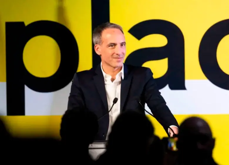 Él es Raphael Glucksmann, eurodiputado francés del partido de izquierda Place Publique. FOTO: Getty