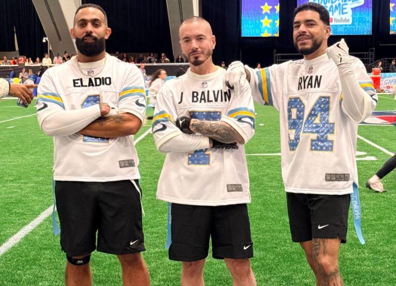 Eladio Carrión, J Balvin y Ryan Castro fueron algunos de los latinos presentes en el Flag Football Game. Foto: Instagram