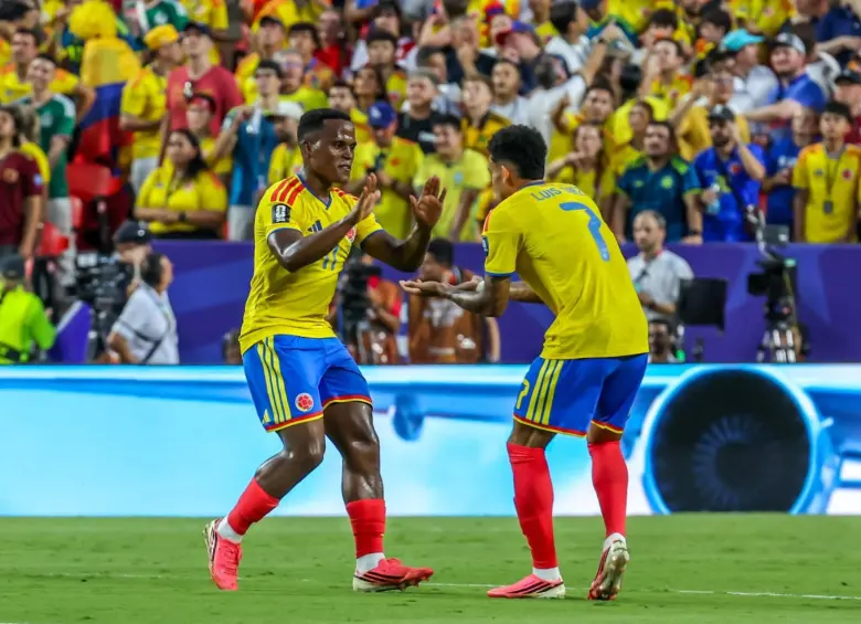 Arias celebrando su gol ante Ghana con Luis Díaz. FOTO: Juan Antonio Sánchez