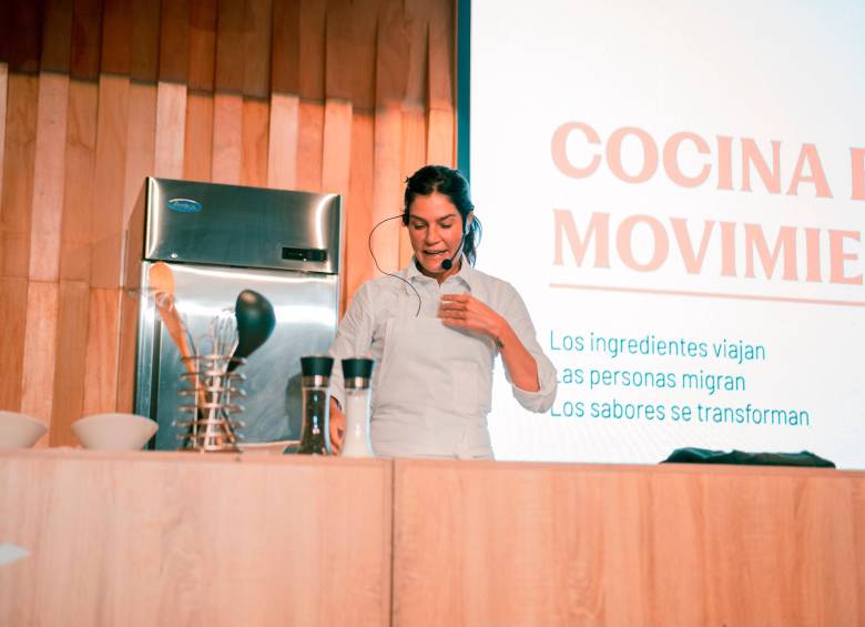 La chef presentó su charla “Cocina en movimiento” en la primera edición del foro Alimentarte en Medellín. FOTO Cortesía Diego Arias, Universidad Católica Luis Amigó.