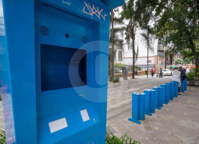 La estación entre la Clínica Soma y la biblioteca de Comfenalco todavía no funciona y ya fue vandalizada. FOTO edwin bustamante