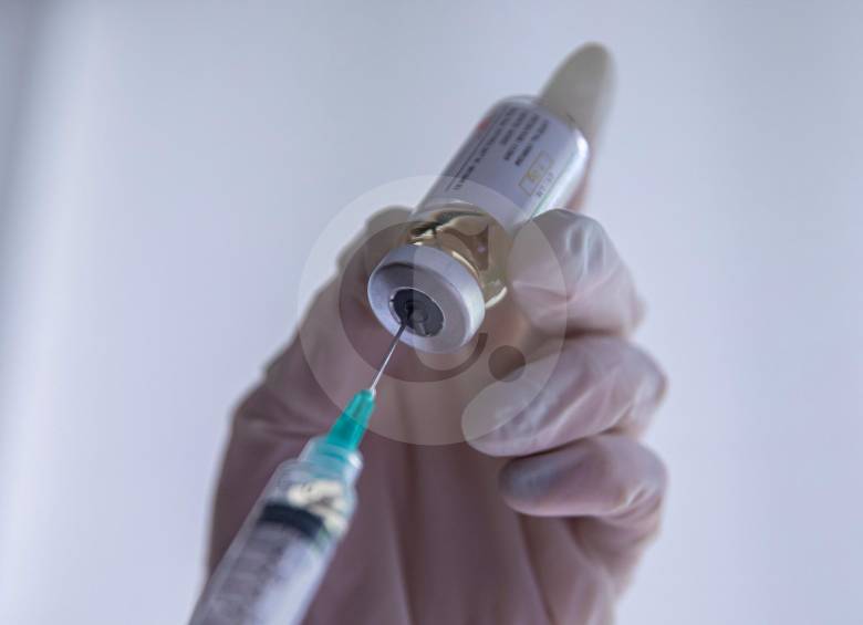 Tras completar la vacunación para los funcionarios de la salud, el Ministerio anuncia el inicio de la etapa que se centrará en los adultos, mayores de 80 años en el país. FOTO CARLOS VELÁSQUEZ