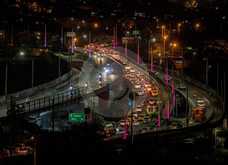 El pico y placa es una medida paliativa con la que se busca reducir la congestión vehicular en las vías de Medellín y la región metropolitana. FOTO Camilo Suárez