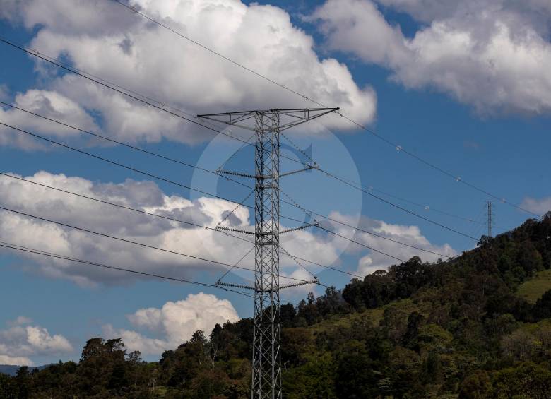 En la transmisión de energía eléctrica en Colombia, ISA participa de un 70 % con una confiabilidad de 99,99 %. Foto Esteban Vanegas