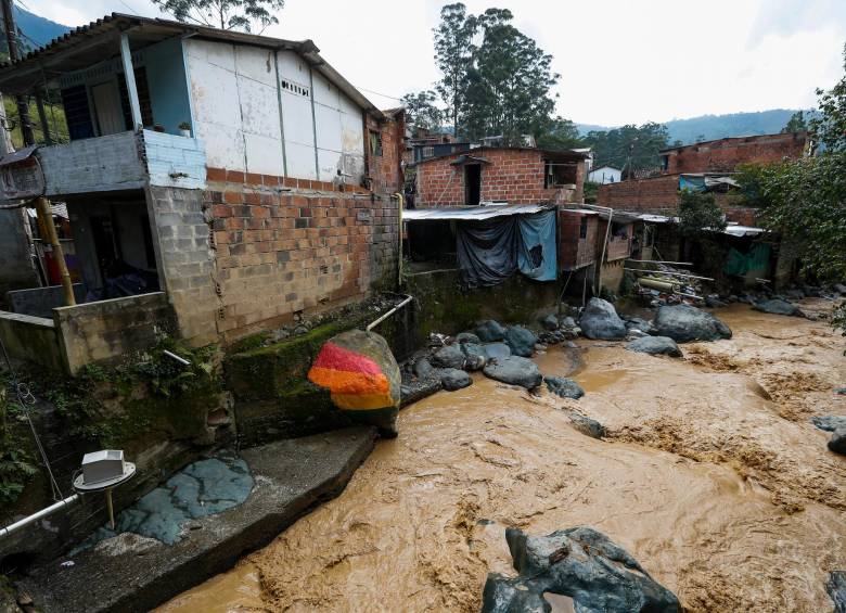 En el barrio Santa Rita, ubicado al sur del derrumbe y en las orillas de la quebrada Doña María, varias viviendas fueron evacuadas por el riesgo de una nueva emergencia en San Antonio de Prado. FOTO: MANUEL SALDARRIAGA QUINTERO