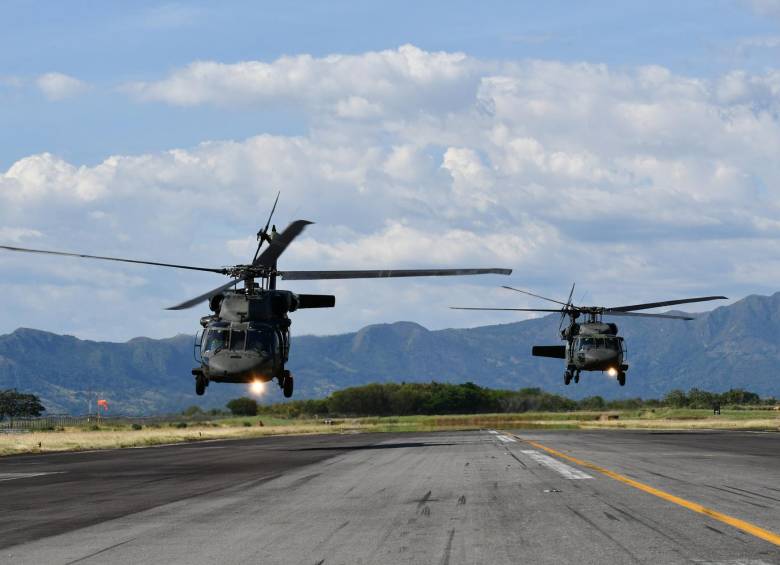 AVIACIÓN DEL EJÉRCITO: ENTRE LA FALTA DE RECURSOS Y EL DESGASTE DE SU FLOTA. Helicóptero UH 60 Black Hawk. Foto: Ejército