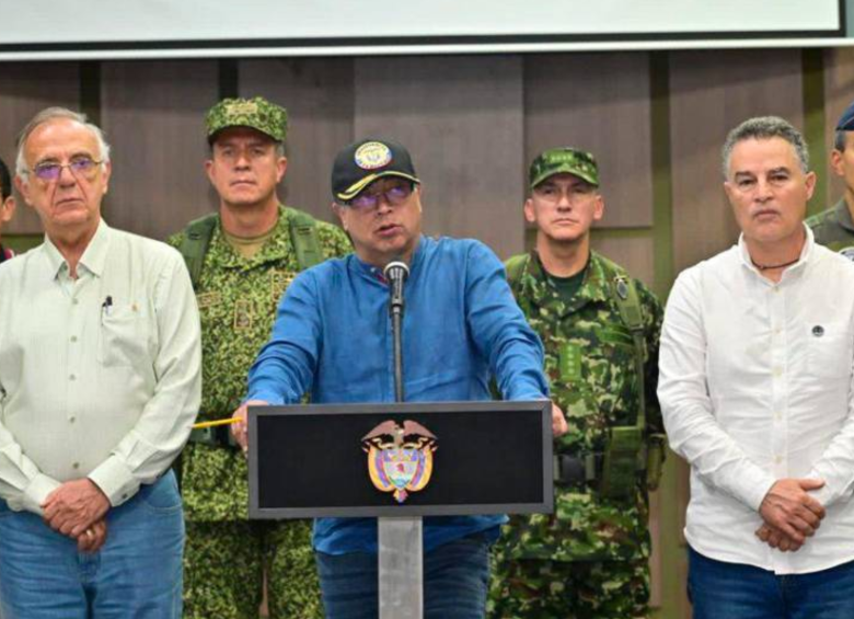 El presidente Gustavo Petro insiste en la orden de destruir a los paramilitares que se consolidan en regiones de Antioquia y Córdoba. FOTO: Colprensa