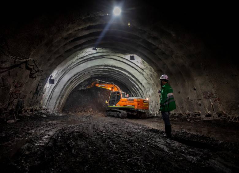 Con una longitud de 9,8 kilómetros en su tubo principal, cuando sea terminado, el Túnel de Toyo se convertirá en el más grande del país, conectando al interior con el Urabá. FOTO Camilo Suárez