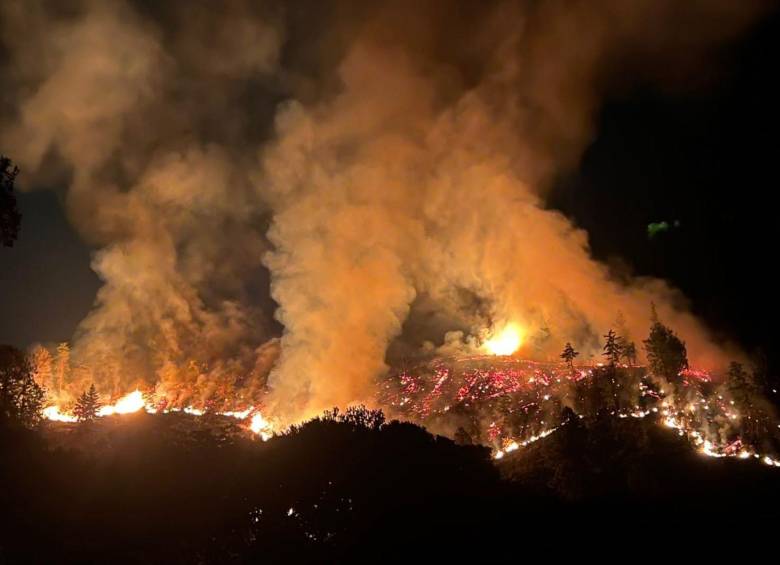 Incendios forestales siguen en Santander. FOTO: @OGRDSantander