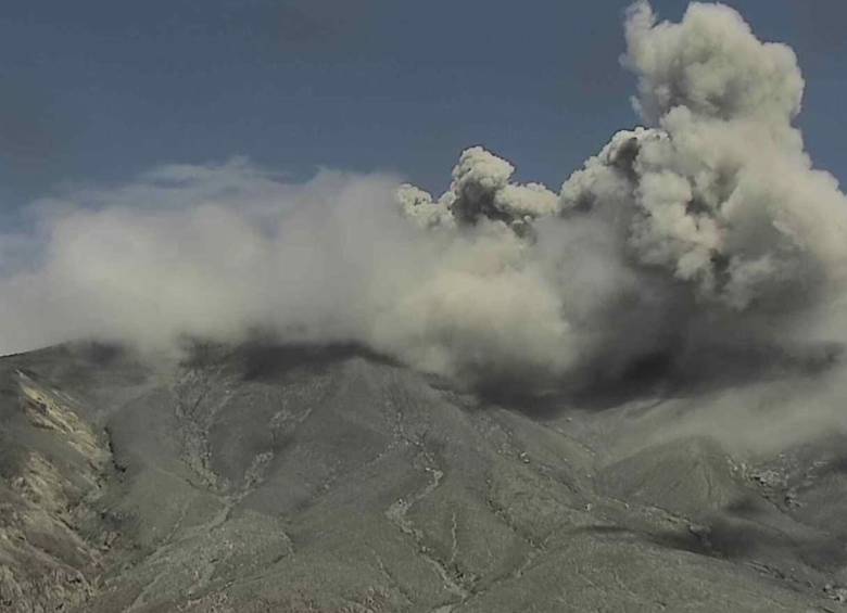 Las emisiones de ceniza del Volcán Puracé mantienen la alerta naranja. Foto: Colprensa