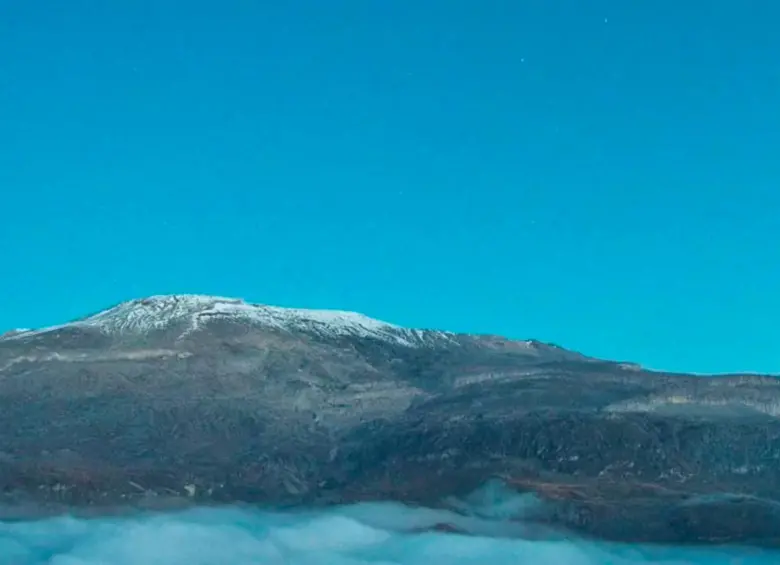 Imagen del volcán Nevado del Ruiz desde las cámaras de monitoreo del Servicio Geológico Colombiano. FOTO: Cortesía SCG