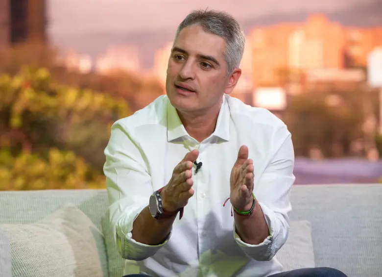 Andrés Julián Rendón, Gobernador de Antioquia, se ha convertido en uno de los mayores críticos del presidente Gustavo Petro, quien ha desatado una especie de “venganza” contra las regiones donde los mandatarios son de partidos distintos al Pacto Histórico. Foto: Julio César Herrera Echeverri.