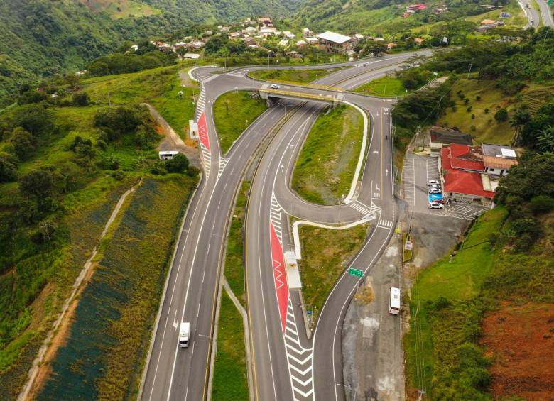 La doble calzada a Santa Fe de Antioquia, conocida como proyecto Mar 1 de autopistas de la Prosperidad o 4G, entrega hoy otro tramo en doble calzada de 19 km. FOTO Manuel Saldarriaga
