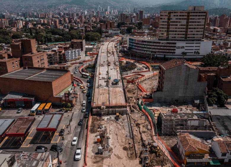 Los intercambios viales de la 80 deben entrar en operación en el primer trimestre de 2022. FOTO: CORTESÍA ALCALDÍA