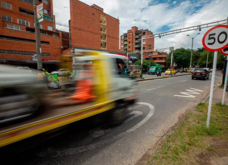 Algunos conductores se mostraron en desacuerdo con la medida y en especial con las cámara de fotodetencción. Foto Camilo Suárez