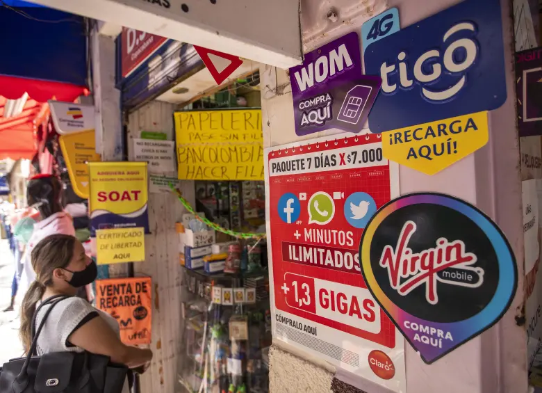 Los reclamos están relacionados con reportes de fallas y pagos siguen siendo los motivos más comunes de contacto con los operadores. FOTO: EL COLOMBIANO