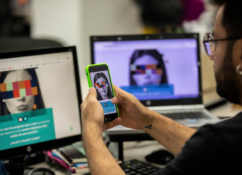 Con la herramienta DIP los colombianos tienen la oportunidad de diagnosticarse, saber qué tan vulnerables son frente a la desinformación y la polarización. FOTO Camilo Suárez