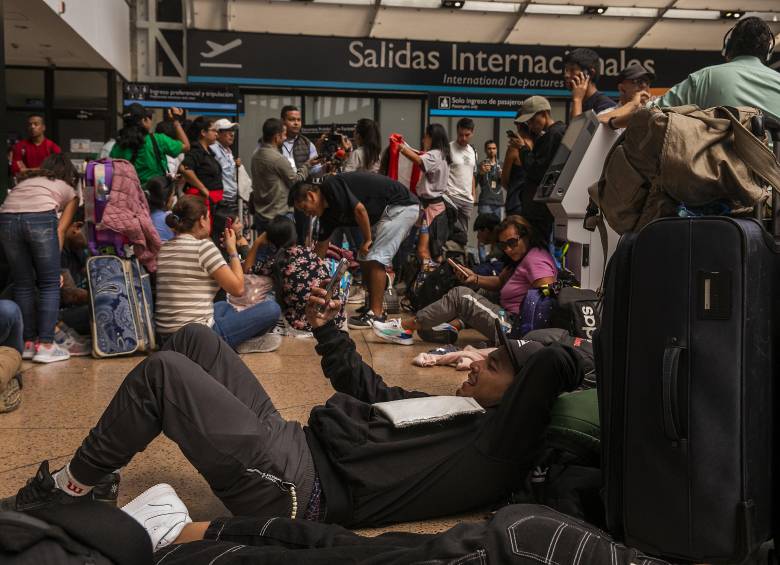 Imagen de referencia de viajeros esperando en el aeropuerto José María Córdova. Foto: EL COLOMBIANO