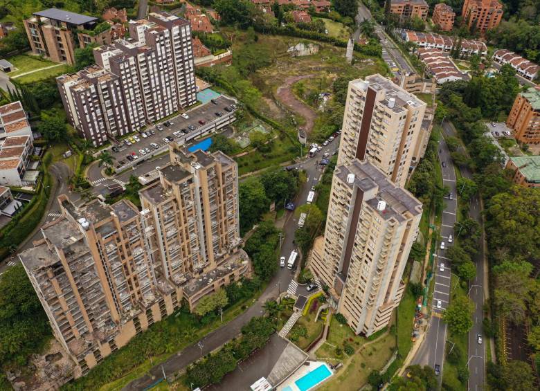 En caso de desplomarse, los escombros de Continental Towers podrían abalanzarse cuesta abajo y causar daños en los edificios de Interclub y la avenida Las Palmas. FOTO MANUEL SALDARRIAGA Q.