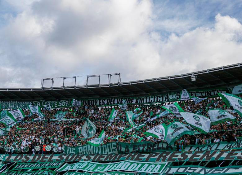 La tribuna sur del Campín este domingo colmada por hinchas de Nacional. FOTO: Colprensa