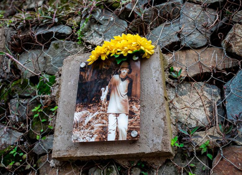 Uno de los rostros del Memorial de las Ausencias es Miguel Ángel Marín, asesinado en la Comuna 13 en 2020. Foto Esneyder Gutiérrez.