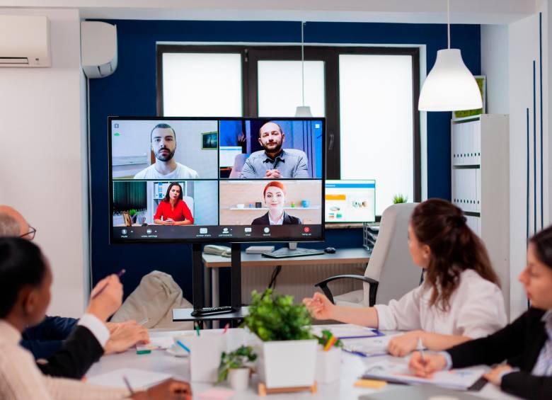 Los encuentros virtuales son menos creativos frente a los que se hacen de manera presencial, de acuerdo con expertos. FOTO Freepik