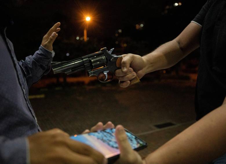 Entre los objetos más apetecidos por los ladrones son los celulares. La principal modalidad del hurto es por atraco. FOTO: CAMILO SUÁREZ