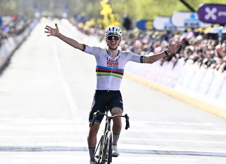 Tadej Pogacar ya suma 111 triunfos como corredor profesional. FOTO: AFP