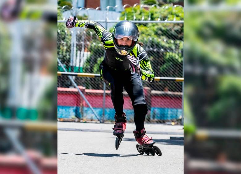 Camilo Barrera en una de las maniobras de descenso de inline downhill. FOTO: Jaime Pérez