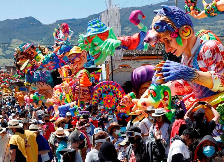 Los artistas mostraron su trabajo en las calles de Pasto. Las esculturas estarán exhibidas hasta el 10 de enero. FOTO Efe